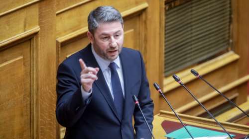 Φουλ επίθεση ΠΑΣΟΚ κατά Μητσοτάκη για τα Τέμπη: Προανακριτική, πρόταση δυσπιστίας και αίτημα για &quot;απόσυρση&quot; Τασούλα