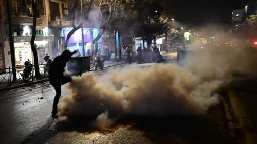 Λ. Συγγρού: Επεισόδια έξω από τα γραφεία της Hellenic Train - Συγκέντρωση και στον ΟΣΕ στη Θεσσαλονίκη [Βίντεο]