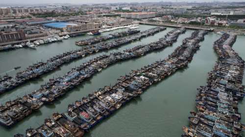 Ο τυφώνας Ντοκσούρι πλήττει την Κίνα: Εκκένωση πάνω από 400.000 ανθρώπων - 20 αγνοούμενοι, τεράστιες ζημιές στις καλλιέργειες