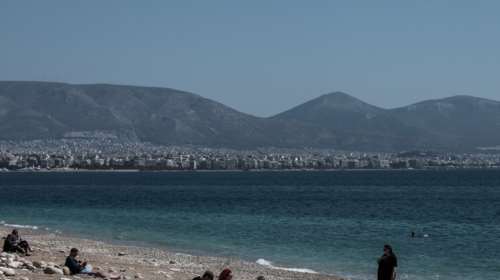 Φρίκη στη Φρεαττύδα: Τέσσερις Αιγύπτιοι προσπάθησαν να βιάσουν 17χρονη μέρα μεσημέρι - Λιθοβόλησαν τον σύντροφό της