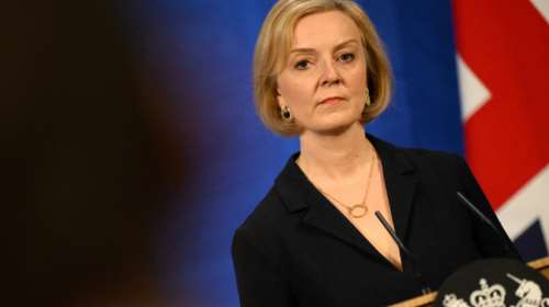 Λίγες ώρες πριν από την παραίτηση η Λιζ Τρας- Κρίσιμη συνάντηση τώρα στην Ντάουνινγκ Στριτ, όλοι της ζητούν να φύγει