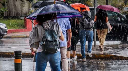 Άστατος ο καιρός και σήμερα: Έντονα τα φαινόμενα σε 7 περιοχές - Πού θα βρέξει τον Δεκαπενταύγουστο