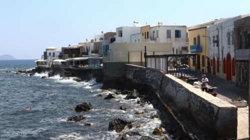 Το νησί των Δωδεκανήσων με το υποθαλάσσιο ηφαίστειο - Οι παραλίες και τα γραφικά ταβερνάκια