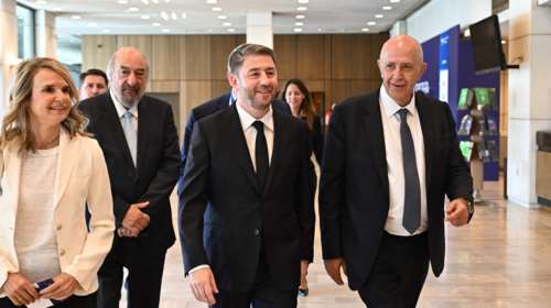 Το κυβερνητικό σχέδιο του ΠΑΣΟΚ σκιαγραφεί ο Ανδρουλάκης: Υπουργείο Made in Greece, angel visa, μείωση φόρων στους μισθούς