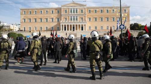 Επέτειος Γρηγορόπουλου: Χωρίς εντάσεις η μαθητική και φοιτητική πορεία - Ανοιχτοί οι σταθμοί μετρό [εικόνες]