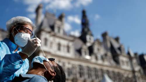 Αναζωπύρωση των κρουσμάτων κορονοϊού: 7.071 μολύνσεις στην Γαλλία, 2.988 στη Βρετανία