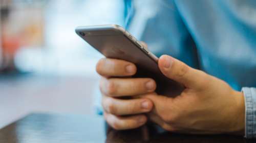 EETT: Δώδεκα χρηστικές συμβουλές προς τους καταναλωτές σχετικά με τη χρήση κινητών στις καλοκαιρινές διακοπές