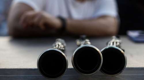 Αγρίνιο: Ένταλμα σύλληψης για γνωστό βιρτουόζο του κλαρίνου - &quot;Αρχηγός&quot; κυκλώματος που έκανε τηλεφωνικές απάτες