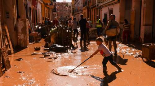 Φονικές πλημμύρες στην Ισπανία: Εικόνες απόλυτης καταστροφής και αγωνία για τους αγνοούμενους - Τουλάχιστον 207 οι νεκροί