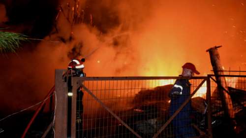 Φωτιά σε μαντρί στη Νέα Κίο Αργολίδας [Εικόνες-Βίντεο]
