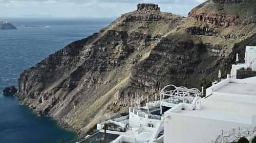 Σαντορίνη: Η στιγμή που τα 5,1 Ρίχτερ ταρακουνούν το νησί - Πέφτουν προϊόντα από τα ράφια σούπερ μάρκετ [βίντεο]