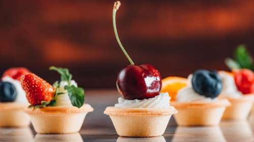 Εορτολόγιο: Όλα τα ονόματα που γιορτάζουν σήμερα, Δευτέρα 2 Μαΐου