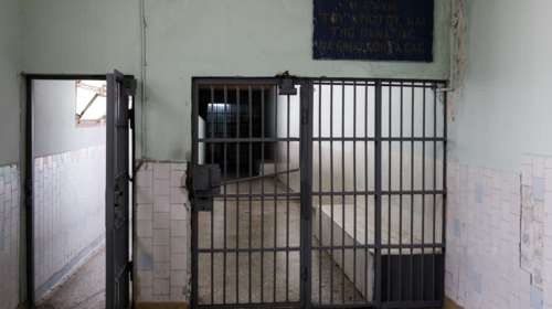 Έκτακτος έλεγχος στις φυλακές Κορυδαλλού: Εντοπίστηκαν κινητά τηλέφωνα, μαχαίρια και κοντάρια