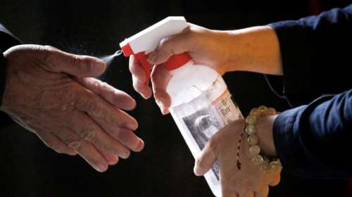 Οι ερευνητές &quot;ρίχνουν στη μάχη&quot; ένα σπρέι κατά του κορονοϊού - Προστατεύει για 90 ημέρες