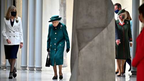 Είναι πολλά τα εκατομμύρια: Η βασίλισσα Ελισάβετ σκορπάει υπέρογκα ποσά για να σώσει την τιμή της οικογένειας