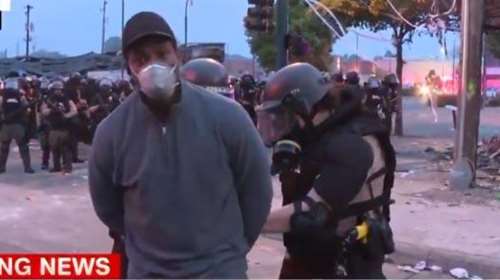 ΗΠΑ: Συνέλαβαν τον αφροαμερικανό δημοσιογράφο του CNN που κάλυπτε τις διαδηλώσεις για τον θάνατο του Τζορτζ Φλόιντ