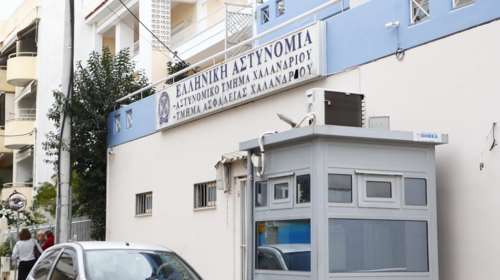 Υποστελεχωμένα τα αστυνομικά τμήματα της Αττικής - Χωρίς φρουρό στο Κορωπί που επιτέθηκε ο &quot;κατσαβιδάκιας&quot;