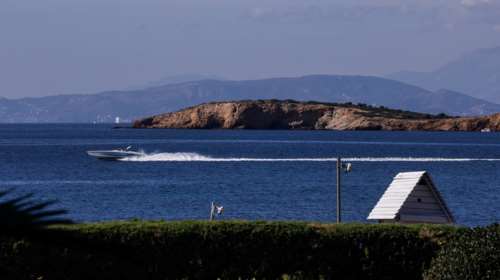 Άνδρος: &quot;Γιατί μου κόψανε το χέρι;&quot; - Συγκλονίζουν τα λόγια του 15χρονου που χτυπήθηκε από ταχύπλοο