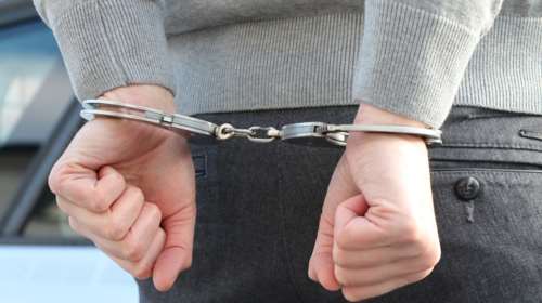 Χειροπέδες σε 19χρονο για ληστείες σε περίπτερα και μίνι μάρκετ στη Βορειοανατολική Αττική