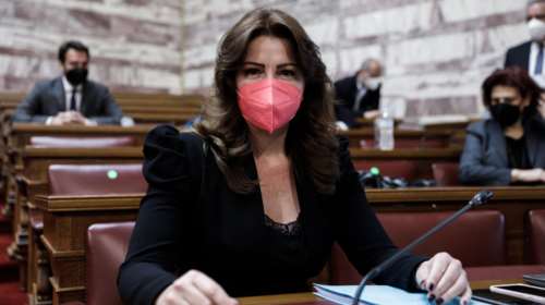 Κατερίνα Παπακώστα: Τα &quot;γύρισε&quot; μετά τον σάλο - &quot;ΜΜΕ των Τρικάλων απομόνωσε μία φράση μου&quot;