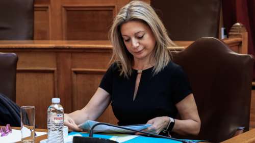 Καρυστιανού: Δεν θα είναι στο κόμμα ο Φαραντούρης, ποιους άλλους "κόβει" - Ο πιο στενός της συνεργάτης