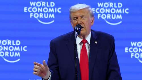 Νταβός: Ο Τραμπ απειλεί να αυξήσει και πάλι τους δασμούς στην Ελβετία