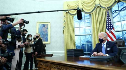 Η &quot;γενναιόδωρη&quot; επιστολή που άφησε ο Τραμπ στον Τζο Μπάιντεν [βίντεο]