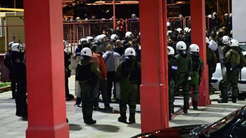 Ισχυρές ενδείξεις ότι ανάμεσα στους 400 προσαχθέντες βρίσκονται οι δράστες της επίθεσης, λέει η ΕΛΑΣ