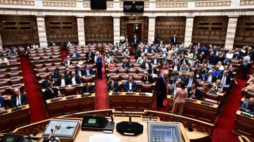 Πρώτο &quot;αντάρτικο&quot; από 11 βουλευτές της Νέας Δημοκρατίας - Αιχμηρή ερώτηση στη Βουλή για τα κόκκινα δάνεια