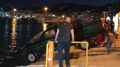 Τραγωδία στη Μυτιλήνη:  Αυτοκίνητο έπεσε στη θάλασσα - Νεκρός ο 63χρονος οδηγός [βίντεο]