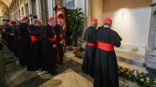 Πάπας Φραγκίσκος: Πάνω από 35.000 πιστοί στη Σάντα Μαρία Ματζόρε - Στον ναό οι καρδινάλιοι - Ο λιτός τάφος του