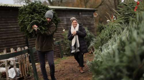 Βρετανία: Χριστούγεννα με έως τρεις οικογένειες ανά σπίτι - Χαλαρώνουν τα μέτρα με την άρση του lockdown