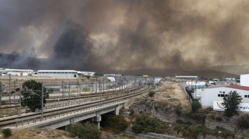 Καλλιακμάνης: Από κάψιμο ελαστικών ξεκίνησε πιθανόν η φωτιά στον Ασπρόπυργο – Στη Χασιά υπήρχαν καλώδια υψηλής τάσης