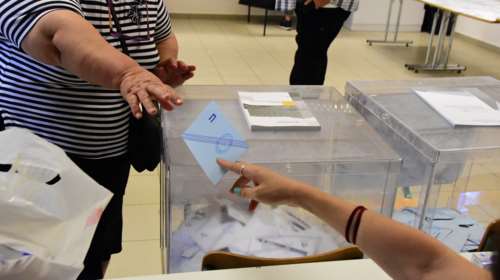 Τα ευτράπελα των εκλογών: &quot;Λάδωμα&quot; 50 ευρώ ανά ψήφο στην Ηλεία, έγραψαν &quot;κλέφτη χοντρέ&quot; σε σπίτι υποψήφιου