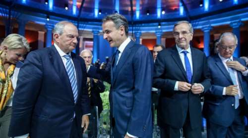 "Γρίφος" μέχρι την τελευταία στιγμή με την παρουσία Σαμαρά-Καραμανλή στη Ρηγίλλης - Ομιλία Μητσοτάκη για τα 50 χρόνια ΝΔ