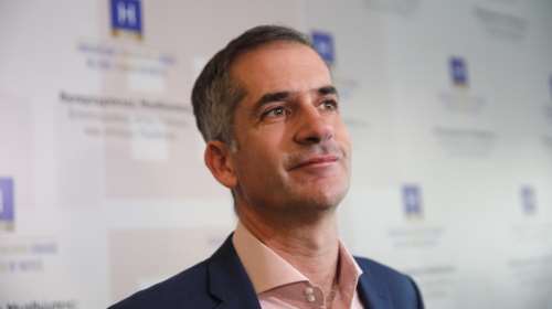 Πάρτι στο Twitter με τον Μπακογιάννη και την... Πολιτεία του Πλάτωνα: "Να συλληφθεί η φόνισσα του Παπαδιαμάντη"