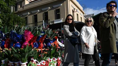 Ποδαρικό με αυξήσεις το 2024: Ποιοι και πόσα θα πάρουν σε δημόσιο - ιδιωτικό τομέα  και οι συνταξιούχοι - Αναλυτικά οι κατηγορίες