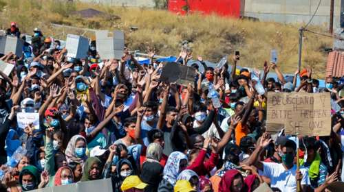 Χιλιάδες μετανάστες και πρόσφυγες διαδήλωσαν στη Λέσβο- &quot;Θέλουμε να φύγουμε&quot;