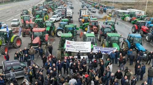 Δεν σταματούν οι αγρότες: Άνοιξε το τελωνείο των Ευζώνων - Κομμένη η εθνική στα Μάλγαρα - Πού έχει μπλόκα