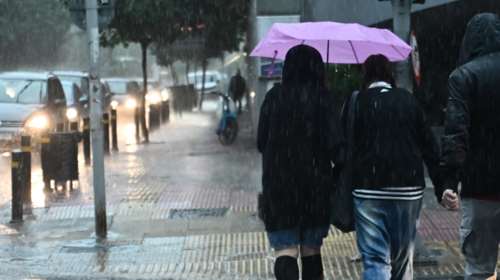 Επικίνδυνο κύμα κακοκαιρίας: Χτυπά την &quot;πόρτα&quot; και της Αττικής - Διυπουργική σύσκεψη για την αντιμετώπισή του