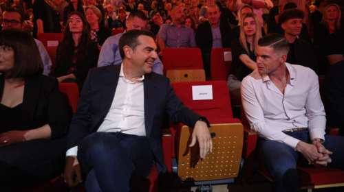 Ο Τσίπρας στην παρουσίαση του ευρωψηφοδελτίου του ΣΥΡΙΖΑ: Τα χαμόγελα, οι αγκαλιές και το τετ α τετ με τον Τάιλερ [εικόνες]