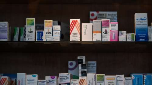 Ελλείψεις φαρμάκων από τα ράφια των φαρμακείων: Η επιστολή των εταιρειών φαρμάκου στον Θάνο Πλεύρη