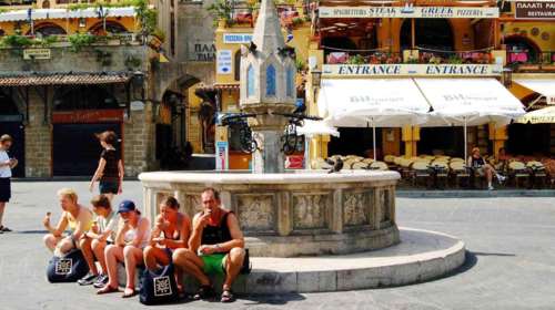 Όργιο αισχροκέρδειας στη Ρόδο: Χρέωσαν 30 ευρώ για δύο μπύρες και ένα αναψυκτικό