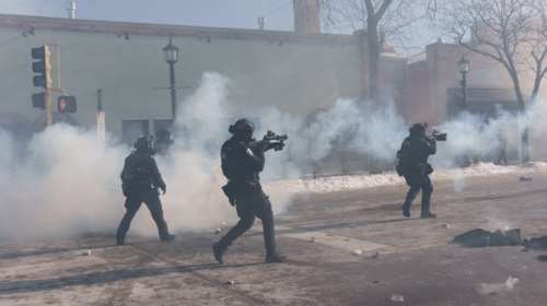 Άνδρες της ICE απείλησαν δημοσιογράφους της Rai στη Μινεάπολη - Αντιδράσεις στην Ιταλία [βίντεο]