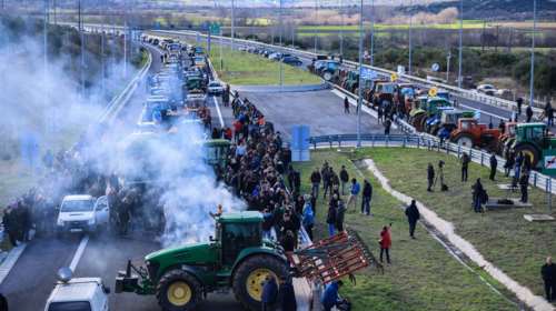 Αποκλιμάκωση στο αγροτικό μετά από 43 ημέρες: "Αναγκαίος ο διάλογος, αλλά δεν υπάρχει περιθώριο για άλλα μέτρα"