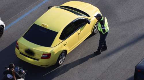 Συνελήφθη 39χρονος οδηγός ταξί στο κέντρο της Αθήνας που οδηγούσε μεθυσμένος - Μετέφερε πελάτη