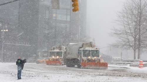 ΗΠΑ στο έλεος της κακοκαιρίας: 4 νεκροί, 670.000 νοικοκυριά και καταστήματα χωρίς ρεύμα, ακυρώσεις 10.000 πτήσεων