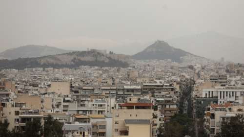 Καιρός: Βροχές, αφρικανική σκόνη και ζέστη σήμερα - Έως τους 26 βαθμούς η θερμοκρασία