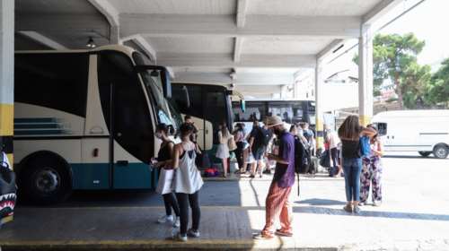 Γεννητούρια σε ΚΤΕΛ της Κέρκυρας: Οδηγός και επιβάτες ξεγέννησαν νεαρή γυναίκα στην εθνική οδό