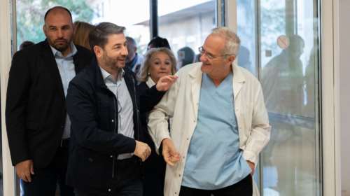 Τρία χρόνια από τον θάνατο της Φώφης Γεννηματά: Επίσκεψη Ανδρουλάκη στη Μονάδα Μαστού του "Έλενα"